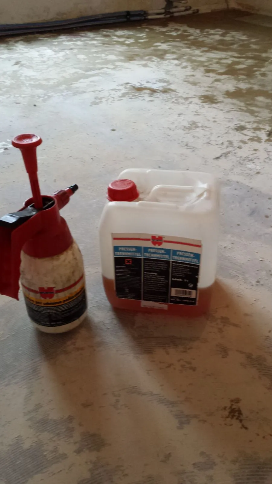 Reinigungs- und Pflegemittel auf einem vorbereiteten Untergrund