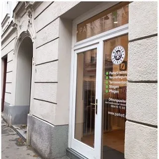 Eingang des Schauraums in der Piaristengasse von der Straße aus